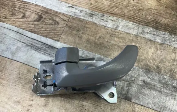 KIA Sorento Front door interior handle