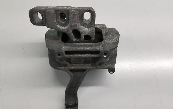 Seat Leon (5F) Engine mount bracket 5Q0199262BH