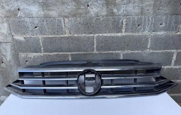 Volkswagen PASSAT B8 Front grill 3G0853653K