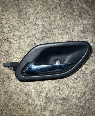 BMW 5 E39 Front door interior handle 8226049