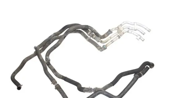 Land Rover Discovery 4 - LR4 Engine coolant pipe/hose