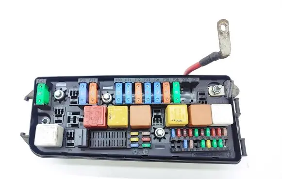 Opel Signum Fuse module 13240244 14320440