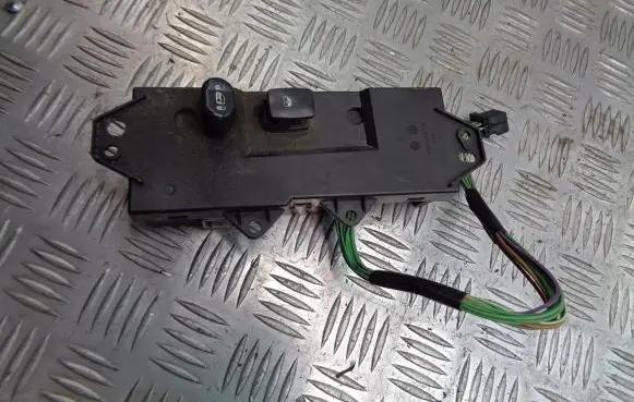 Chrysler Pacifica Front door window switch trim 04685982AE