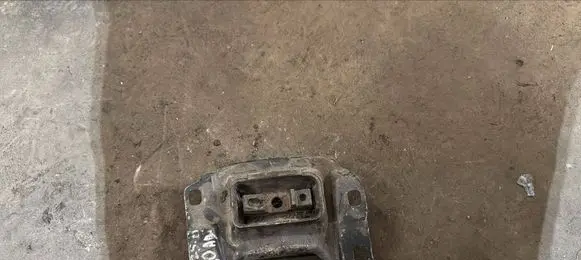 Volvo V50 Engine mount bracket 4N517M121FC