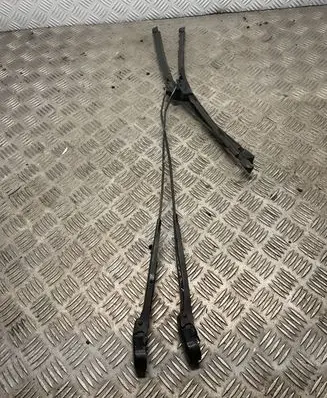 Jeep Grand Cherokee Front wiper blade arm