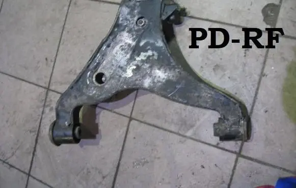 Mitsubishi Pajero Front lower control arm/wishbone MR296093