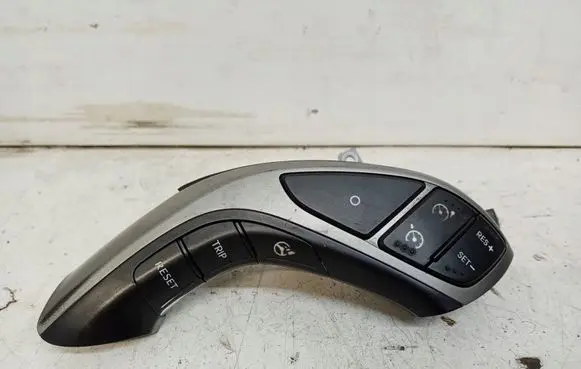 Steering wheel buttons/switches