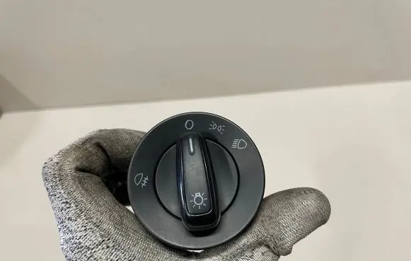 Volkswagen Polo V 6R Light switch