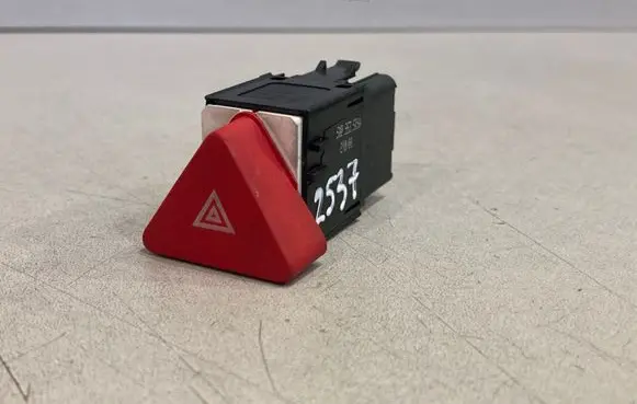 Volkswagen Tiguan Hazard light switch 5M0953509A