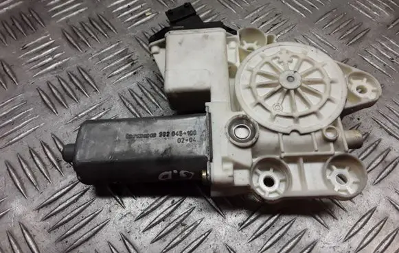 Toyota Corolla E120 E130 Front door window regulator motor 0130822031 992045100 06077410
