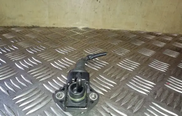 Volkswagen PASSAT B5 Air pressure sensor 0281002177