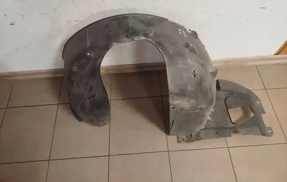 Front wheel arch liner splash guards