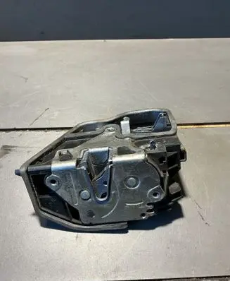BMW X3 E83 Rear door lock 7154629