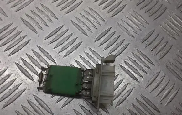 Skoda Octavia Mk2 (1Z) Heater blower fan relay 