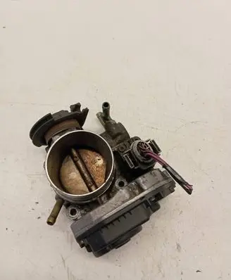 Volkswagen Golf IV Throttle valve 06A133064J