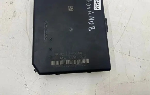 Opel Movano B Fuse module 284B64899R