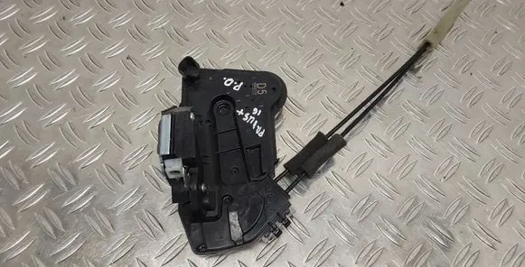 Toyota Prius+ (ZVW40) Front door lock 6080314