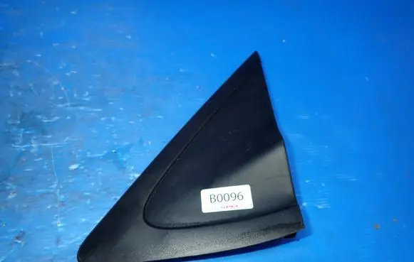 Mazda 2 Front door glass trim molding D65169165