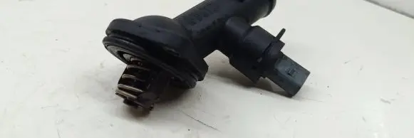 Volkswagen PASSAT B6 Engine coolant pipe/hose 03G121121D