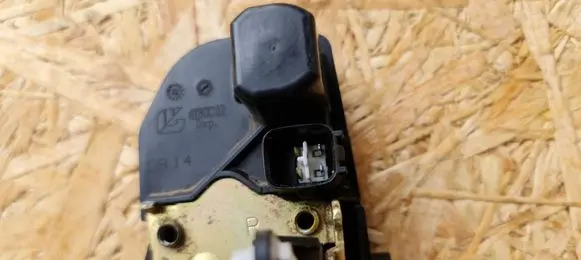 Chrysler Sebring (ST-22 - JR) Front door lock