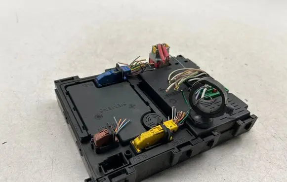 Peugeot 206 CC Fuse module 9626460880