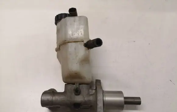 Master brake cylinder