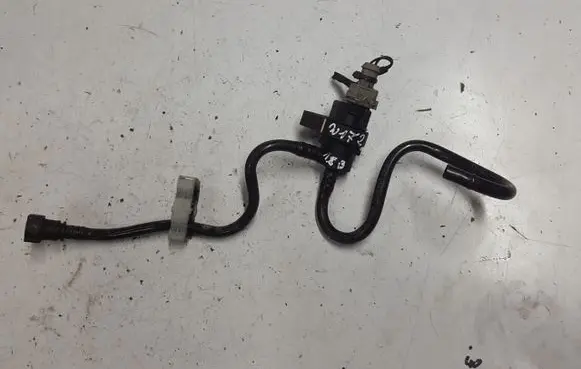 Mercedes-Benz SLK R172 Vacuum valve A0004708493