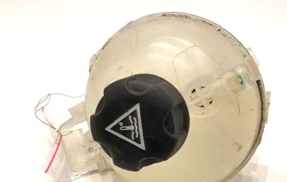 Peugeot 3008 II Coolant expansion tank/reservoir 9678514680