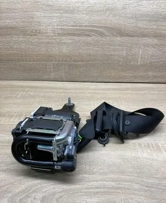 Mercedes-Benz C W204 Front seatbelt 616774500 621933200B LEFTSIDE