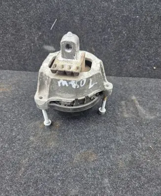 BMW 5 G30 G31 G38 Engine mount bracket 6860457 0307172026