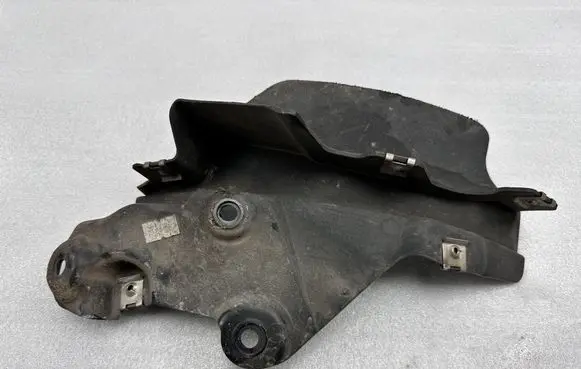 Audi Q7 4M Rear mudguard 4M0854815
