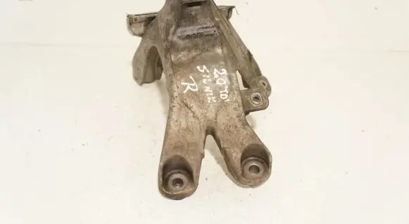 Volkswagen PASSAT B7 Engine mounting bracket 8K0199308AP