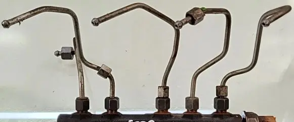 Peugeot 5008 Fuel injector supply line/pipe 