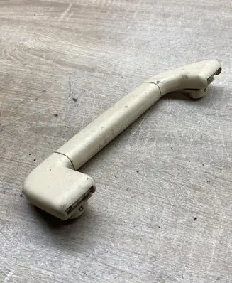 Volkswagen Touareg I Front interior roof grab handle 7L0857608A