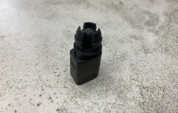 Volkswagen PASSAT B6 Outside/exterior temperature sensor 8Z0820535
