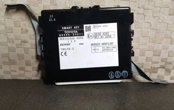 Toyota Avensis T270 Other control units/modules 8999005011