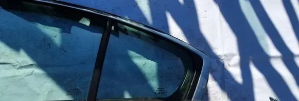 Toyota Avensis T270 Rear vent window glass 