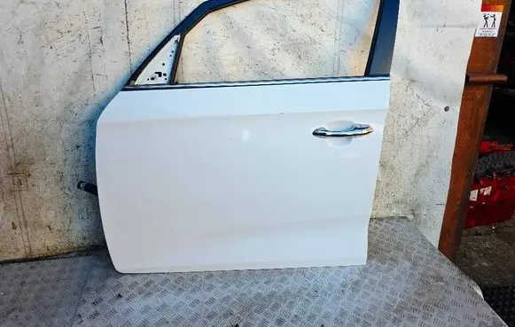 KIA Carens III Front door 