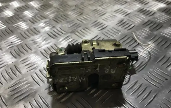 Renault Master II Front door lock