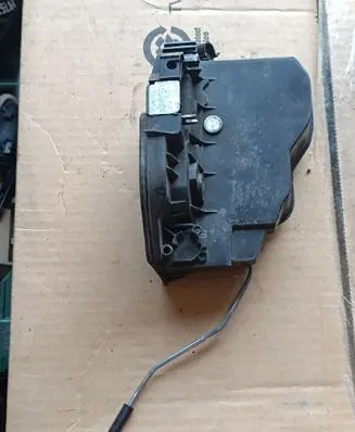 BMW X5 E70 Front door lock 7202145