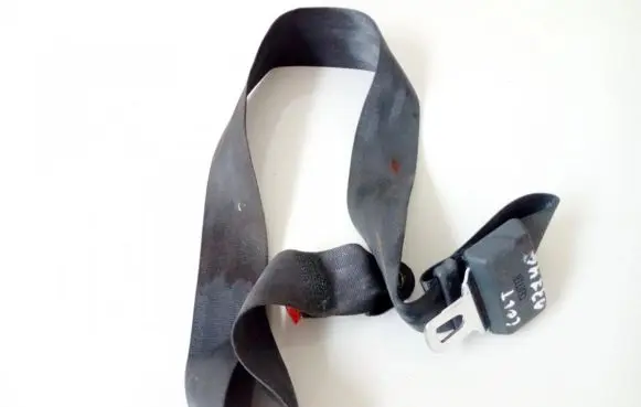 Mitsubishi Colt Middle seatbelt (rear) 