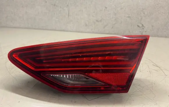 Tailgate rear/tail lights