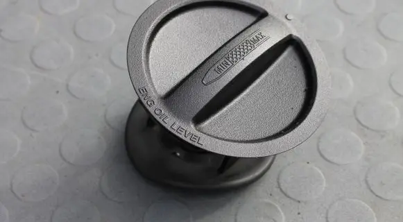 Mazda CX-7 Oil filler cap 