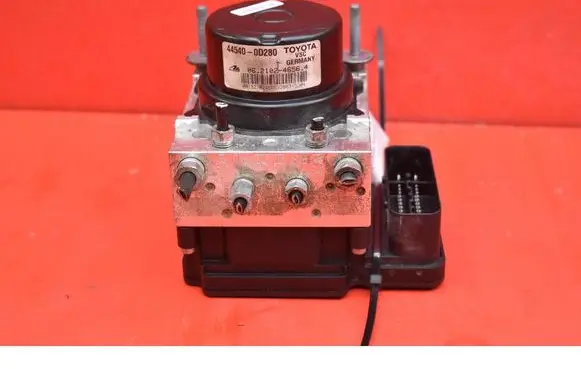 Toyota Yaris ABS Pump 445400D280
