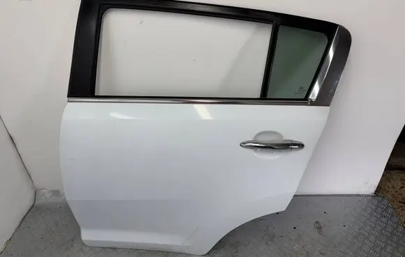 KIA Sportage Rear door 