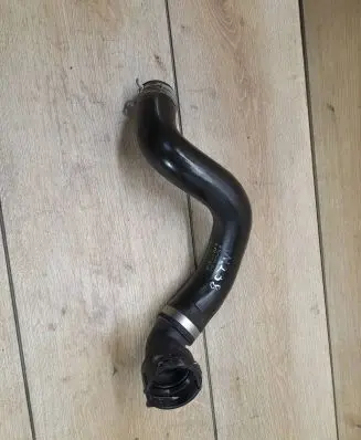 Coolant pipe/hose