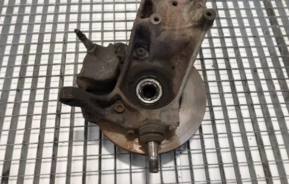 Renault Trafic I Front wheel hub spindle knuckle