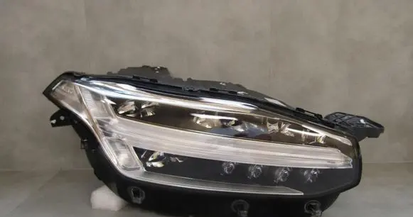 Volvo XC90 Headlight/headlamp 31655159