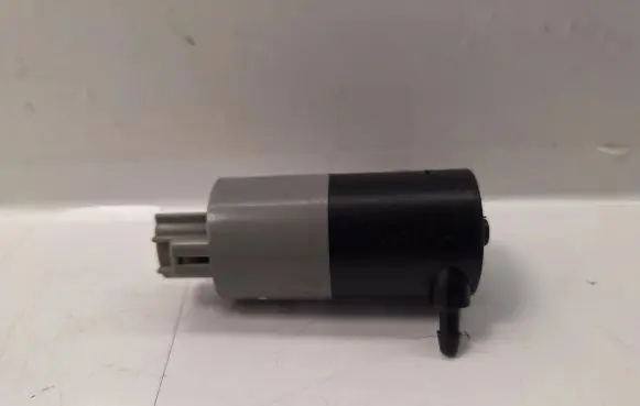 Toyota Auris 150 Windscreen/windshield washer pump 8533002030 30892