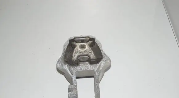 Engine mount bracket